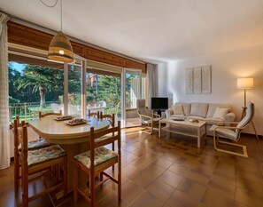 Apartment | Dining