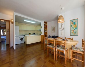 Apartment | Dining - Apartment in Spain Near Sandy Beach (Palafrugell)