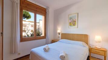 Apartamento | 2 dormitorios y tabla de planchar con plancha