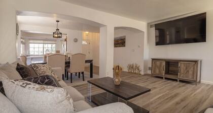 Charming 3-bedroom house with WiFi and AC in awesome Denver