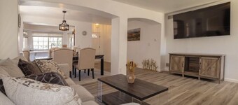 Charming 3-bedroom house with WiFi and AC in awesome Denver