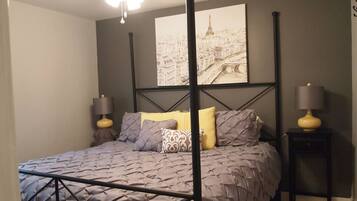 4 bedrooms, iron/ironing board, WiFi, bed sheets