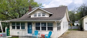 Charming 4-bedroom cottage with WiFi and AC in Chippewa Lake