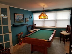 Game room - Charming 4-bedroom cottage with WiFi and AC in Chippewa Lake (Chippewa Lake)