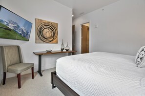 5 bedrooms, desk, iron/ironing board, travel cot