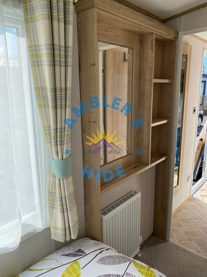 2 bedrooms, iron/ironing board, free WiFi, bed sheets - Ambler's Hide, near Cockermouth, Cumbria (Brigham)