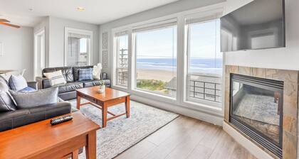 Oceanview 2-bedroom Penthouse Steps to the Beach