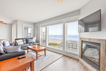 Oceanview 2-bedroom Penthouse Steps to the Beach