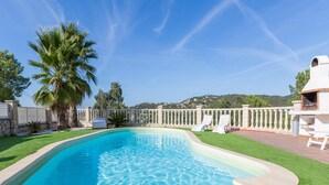 Pool - Serene Villa With Pool and Outdoor Dining (Lloret de Mar)