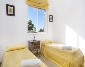 3 bedrooms, iron/ironing board