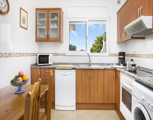 Serene Villa With Pool and Outdoor Dining