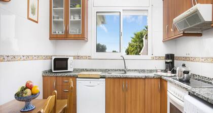 Serene Villa With Pool and Outdoor Dining