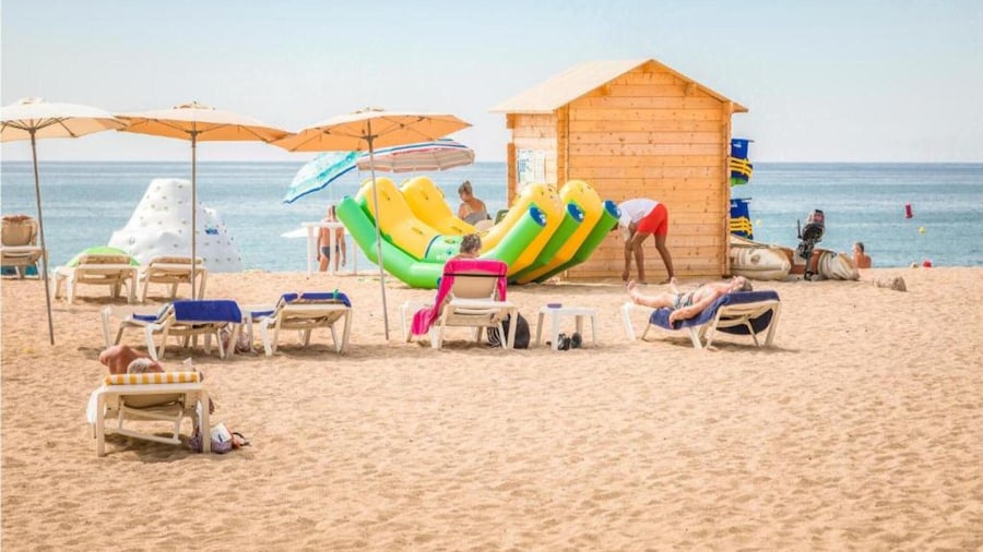 Serene Villa With Pool and Outdoor Dining