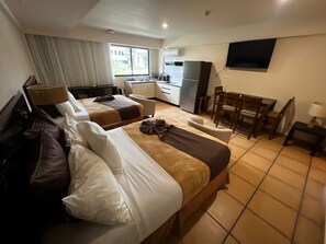 1 bedroom, in-room safe, iron/ironing board, free WiFi