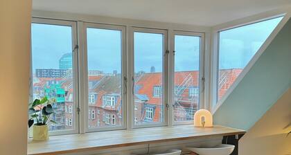 Central rooftop apartment by ARoS with big balcony and skyline view