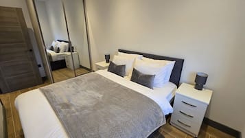 Silitysrauta/-lauta, ilmainen Wi-Fi, vuodevaatteet