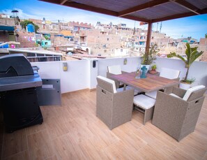 屋外ダイニングエリア