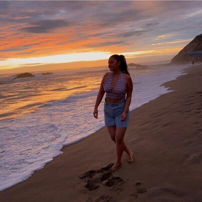 MODERN HOUSE WITH TERRACE NEAR THE BEACHES