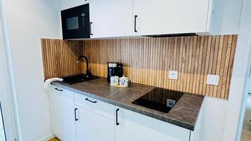 Comfort Bungalow, Garden View | Private kitchen | Fridge, microwave, stovetop, cookware/dishes/utensils