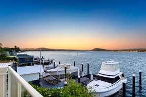 Marina - 5BDRM Panoramic Waterfront I Jetty & Pool (Blackwall)