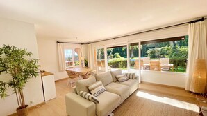 Apartment | Living room - Apartment in Calella With Waterfront Views (Palafrugell)