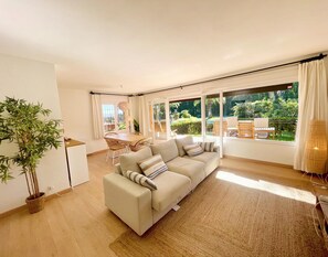 Apartment | Living room - Apartment in Calella With Waterfront Views (Palafrugell)