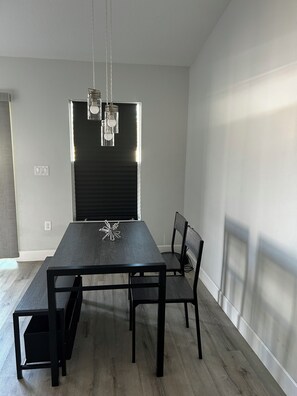 Dining - New home, lake park less then 1min. The World Equestrian Center 15 minutes away. (Dunnellon)