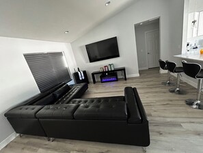 Smart TV, fireplace - New home, lake park less then 1min. The World Equestrian Center 15 minutes away. (Dunnellon)