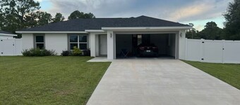 New home, lake park less then 1min. The World Equestrian Center 15 minutes away.