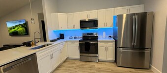 New home, lake park less then 1min. The World Equestrian Center 15 minutes away.
