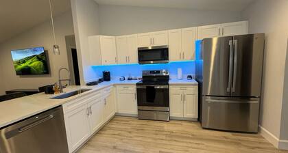 New home, lake park less then 1min. The World Equestrian Center 15 minutes away.