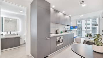 Réfrigérateur, four, plaque de cuisson, lave-vaisselle