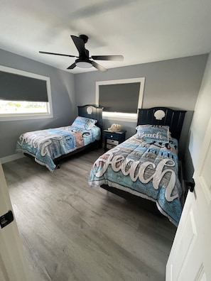 2 habitaciones, escritorio, tabla de planchar con plancha y wifi gratis