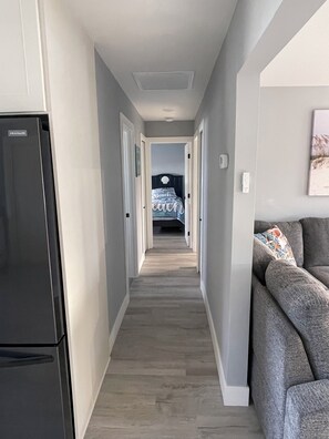 2 slaapkamers, een bureau, een strijkplank/strijkijzer, gratis wifi