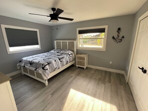 2 habitaciones, escritorio, tabla de planchar con plancha y wifi gratis 