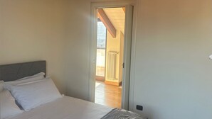 1 sovrum, värdeförvaringsskåp på rummet och strykjärn/strykbräda