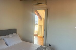 1 chambre, coffres-forts dans les chambres, fer et planche à repasser