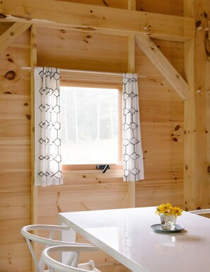 Dining - The Cabins at Currier Landing Cabin 1: Fern (Sedgwick)