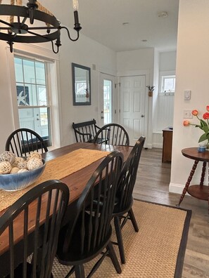 Dining - Stunning 3-Bedroom, 2.5-Bath Home, minutes from Drakes Island Beach – Book Now (Wells)