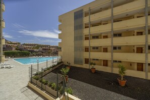 Exterior - Vacation Apartment 'Apartamento  Sol Paraiso' with Sea View, Shared Pool and Wi-Fi (Adeje)