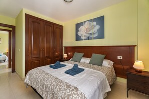 2 bedrooms, free WiFi, bed sheets - Vacation Apartment 'Apartamento  Sol Paraiso' with Sea View, Shared Pool and Wi-Fi (Adeje)
