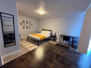 4 bedrooms, desk, iron/ironing board, travel crib