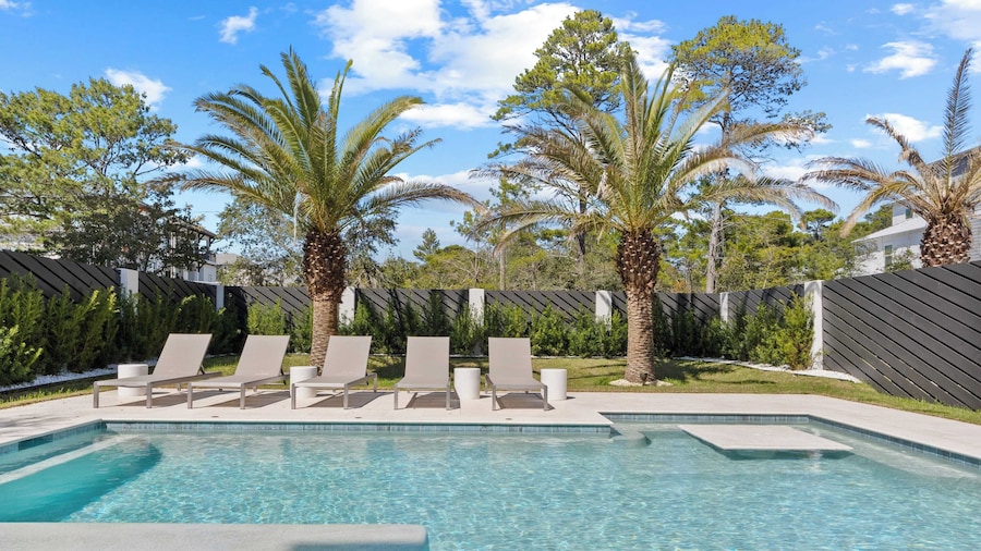 30A Salt & Solace Pool, Golf Cart, Hot Tub + Outdoor Kitchen