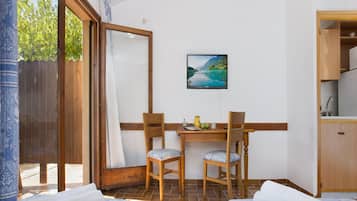 5 bedrooms, iron/ironing board