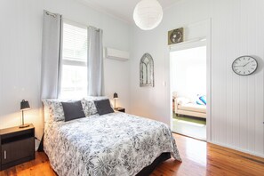 2 bedrooms, iron/ironing board, free WiFi, bed sheets - Charming QLD-style cottage, in Dunwich the Perfect base to explore Nth Straddie (Dunwich)