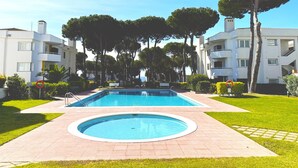 Pool - Apartment in Spain Near Beaches & City Center (Palafrugell)
