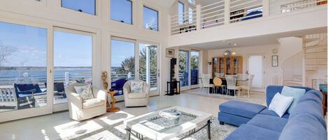 Smart TV, libros, estéreo, impresora