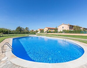 Villa | Piscina | Una piscina al aire libre