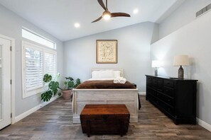 3 chambres, fer et planche à repasser, Wi-Fi, draps fournis