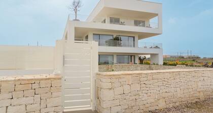 🌊 Ein Paradies direkt am Meer – Komfort, Eleganz und ein atemberaubender AusblickLassen Sie sich vom Rauschen der Wellen und der Meeresbrise verzaubern: Dieses exklusive Apartment mit direktem Blick auf die Adria ist eine Oase der Ruhe und des Luxus